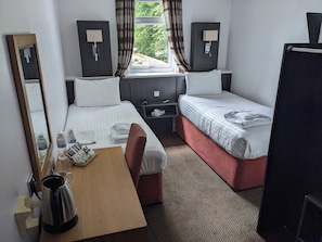 Classic Twin Room | Desk, iron/ironing board, free WiFi, bed sheets