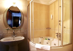 Dersaadet Corner Suite | Bathroom