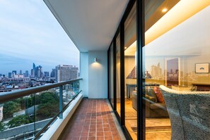 Grand Deluxe 3-Bedroom Twin | Terrace/patio