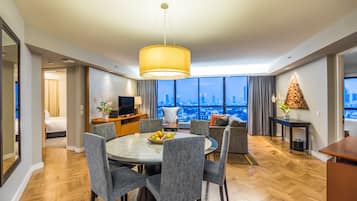 Grand Deluxe 3-Bedroom Twin | 起居區 | 書籍