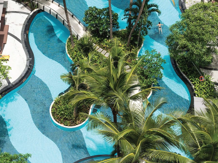 Utomhuspool, öppet 06.00 till 21.00, parasoller och solstolar