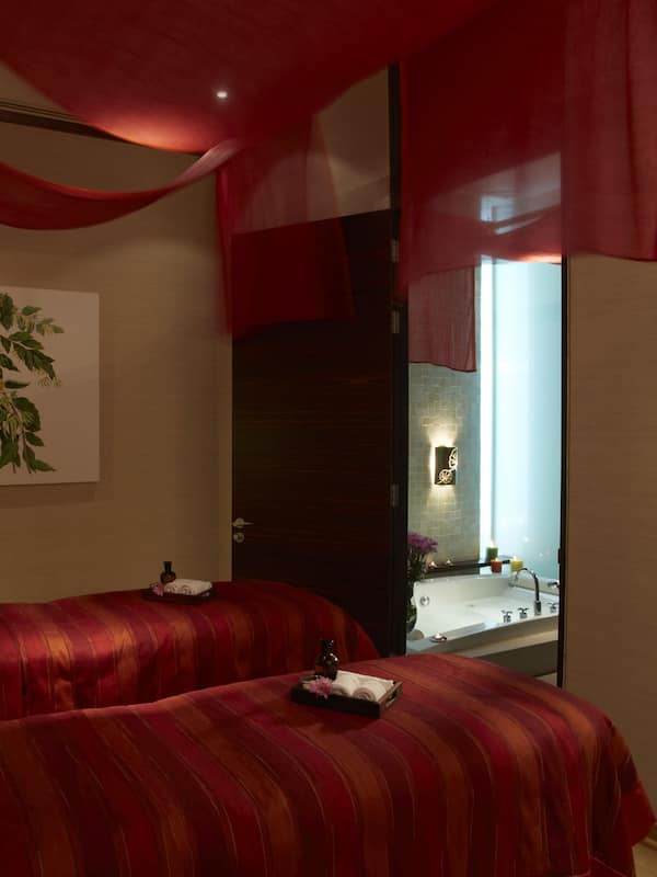 Couples treatment rooms, body treatments, aromatherapy
