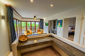 1 Bedroom Suite | 1 bedroom, in-room safe, desk, laptop workspace