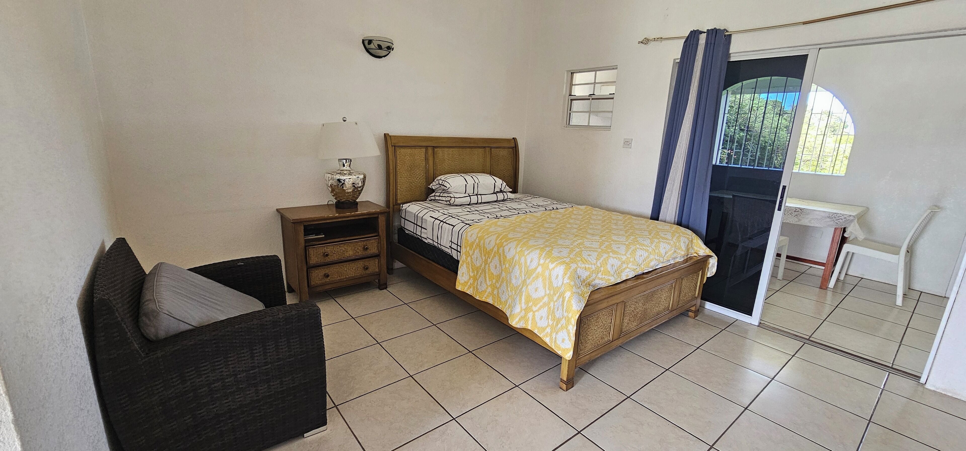 Comfort Apartment, 1 Queen Bed | 1 bedroom, iron/ironing board, free WiFi, bed sheets
