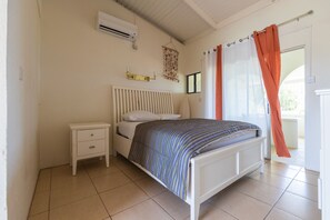 Appartement, 1 grand lit, coin cuisine, vue mer | 1 chambre, fer et planche à repasser, Wi-Fi gratuit, draps fournis
