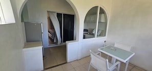 Comfort Single Room, 1 King Bed, Kitchenette, Ocean View | Private kitchen | Full-size fridge, microwave, oven, stovetop