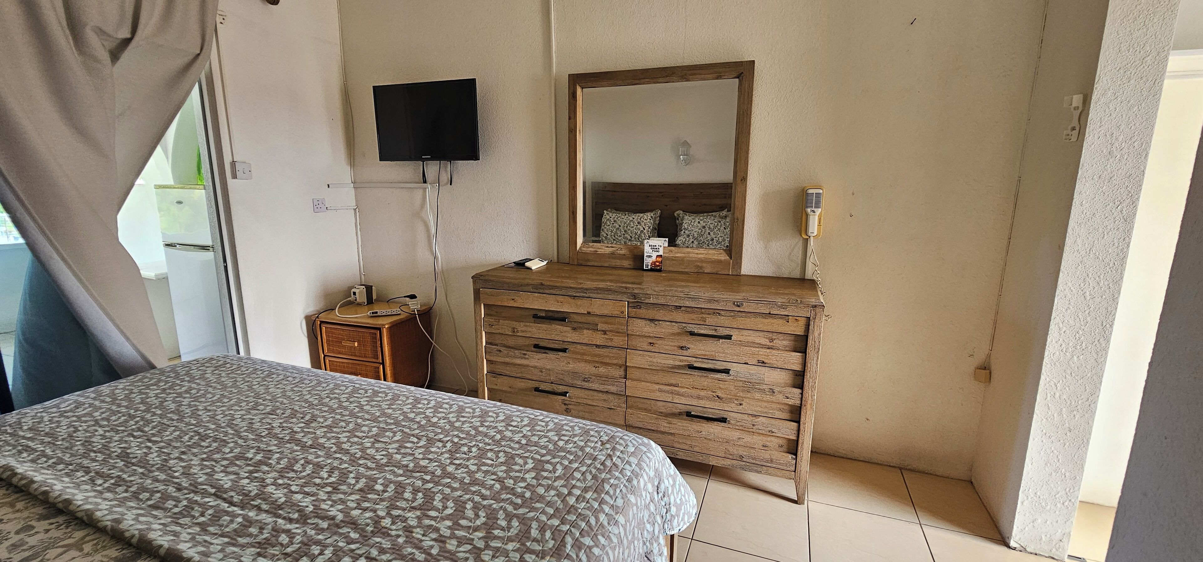 Yhden hengen comfort-huone, 1 suuri parisänky, keittotila, valtamerinäköala | 1 makuuhuone, silitysrauta/-lauta, ilmainen Wi-Fi, vuodevaatteet