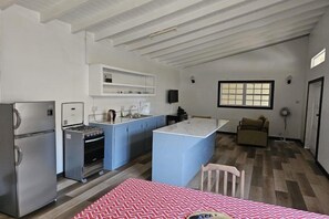 Family Suite, 2 Bedrooms, Kitchenette | Private kitchen | Full-size fridge, microwave, oven, stovetop - Wave Crest Suites (St. George's)