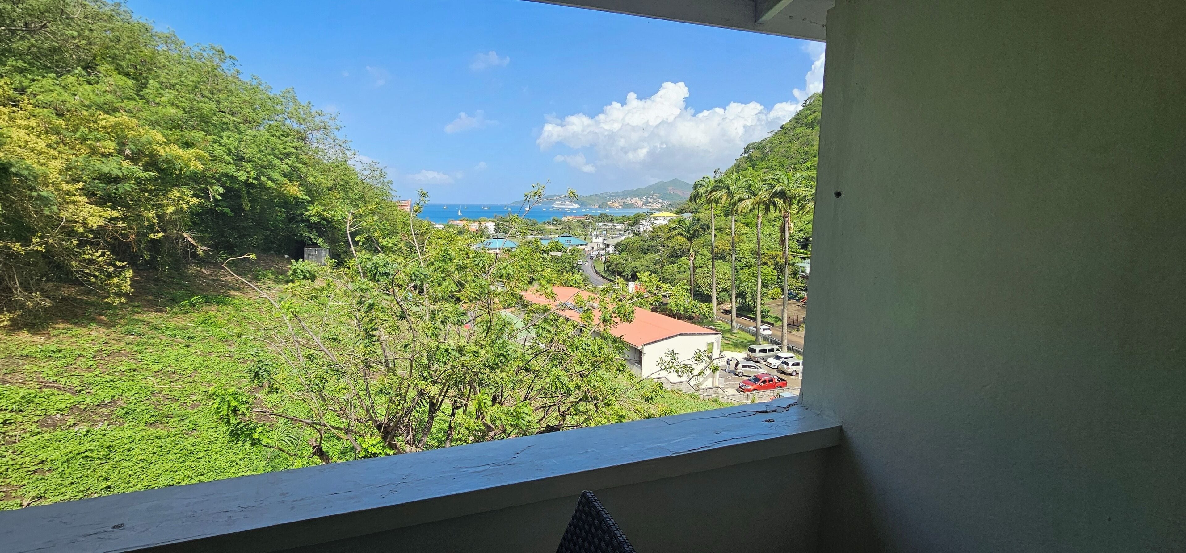 Näkymä rannalle/valtamerelle