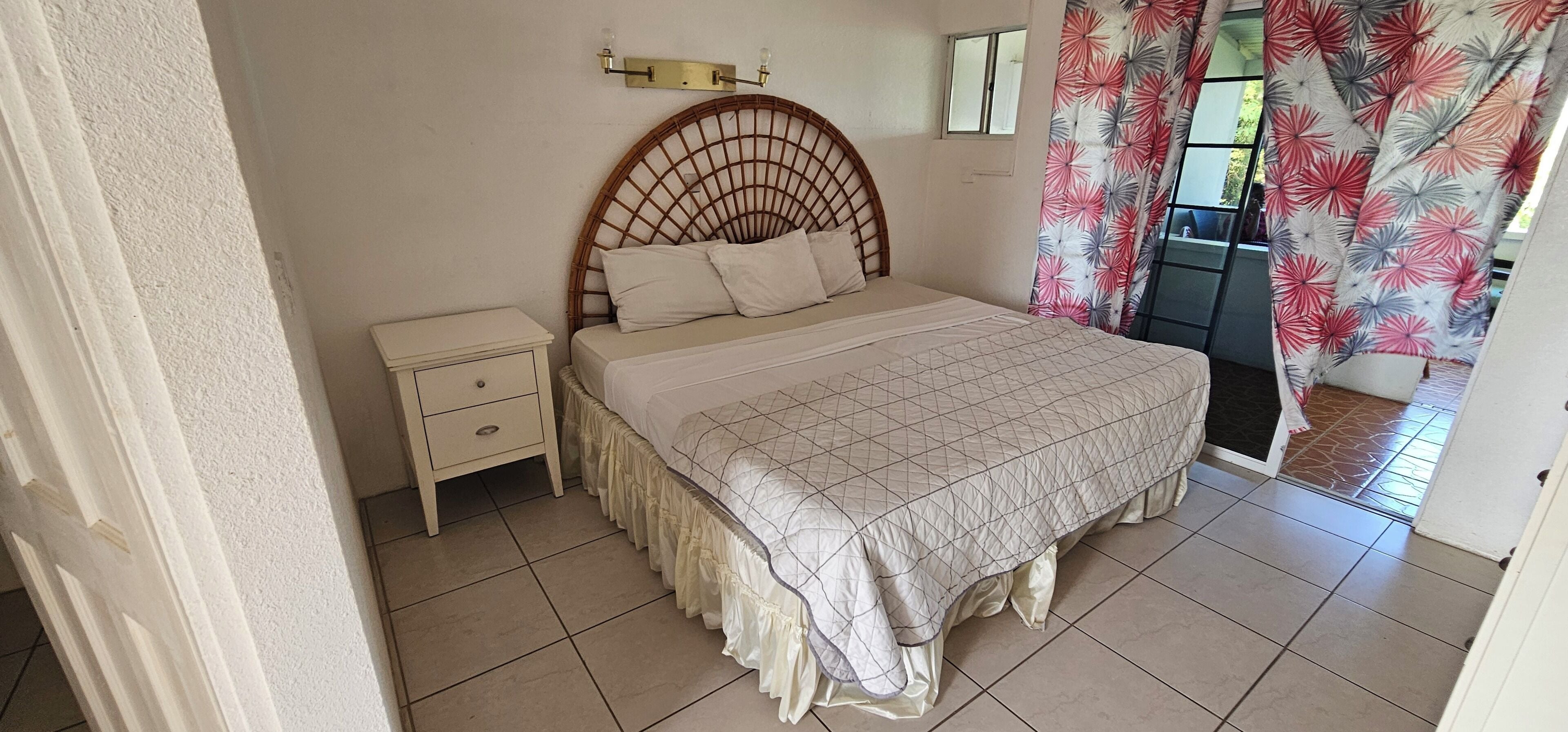 Comfort Apartment, 1 Queen Bed, Kitchenette, Sea View | 1 bedroom, iron/ironing board, free WiFi, bed sheets