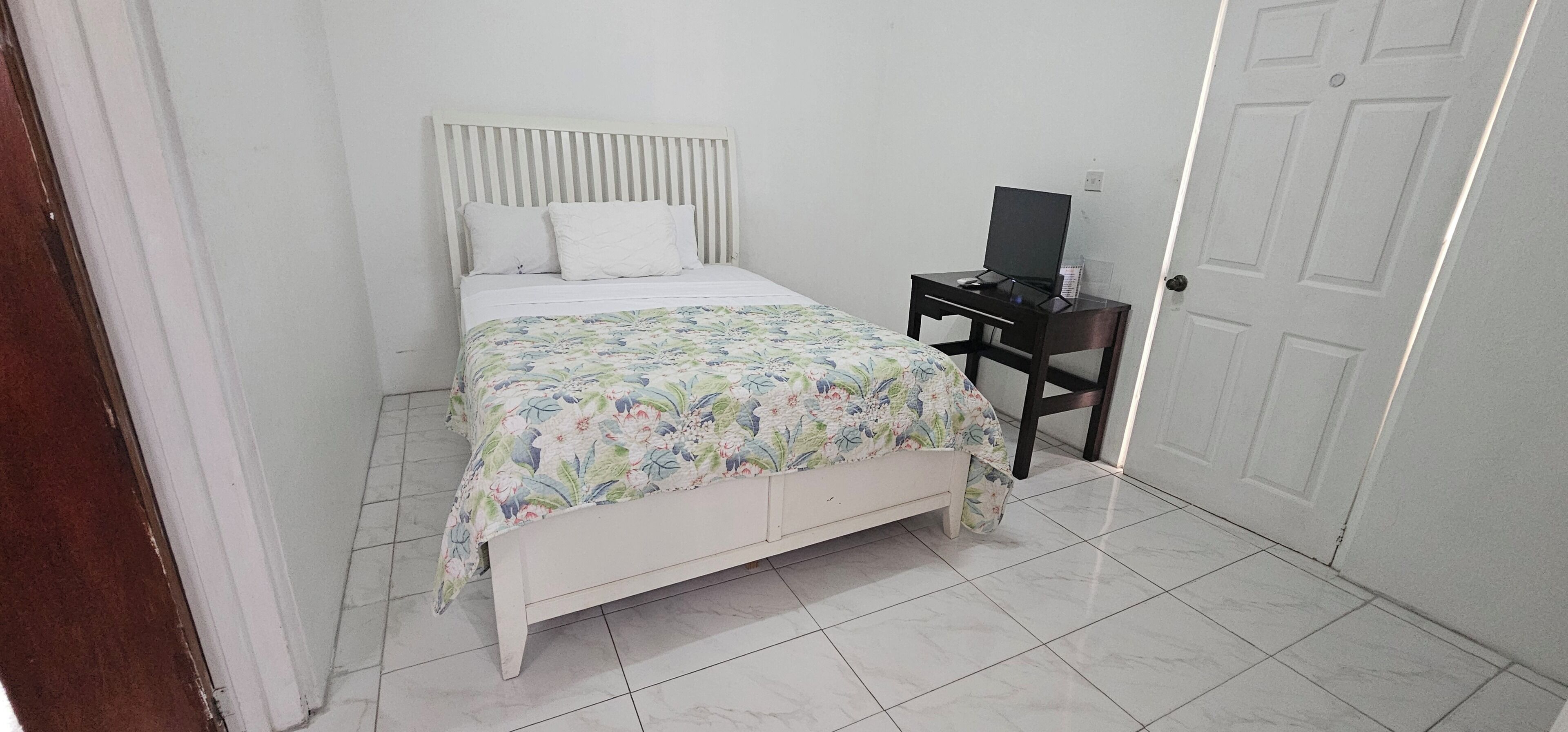 Comfort Apartment, 1 Queen Bed, Kitchenette, Garden View