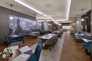 2 restaurants, breakfast served - Olsanka (Prague)