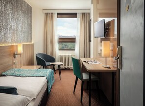 Premium bedding, memory foam beds, in-room safe, desk - Olsanka (Prague)