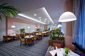 2 restauranter, frokost serveres