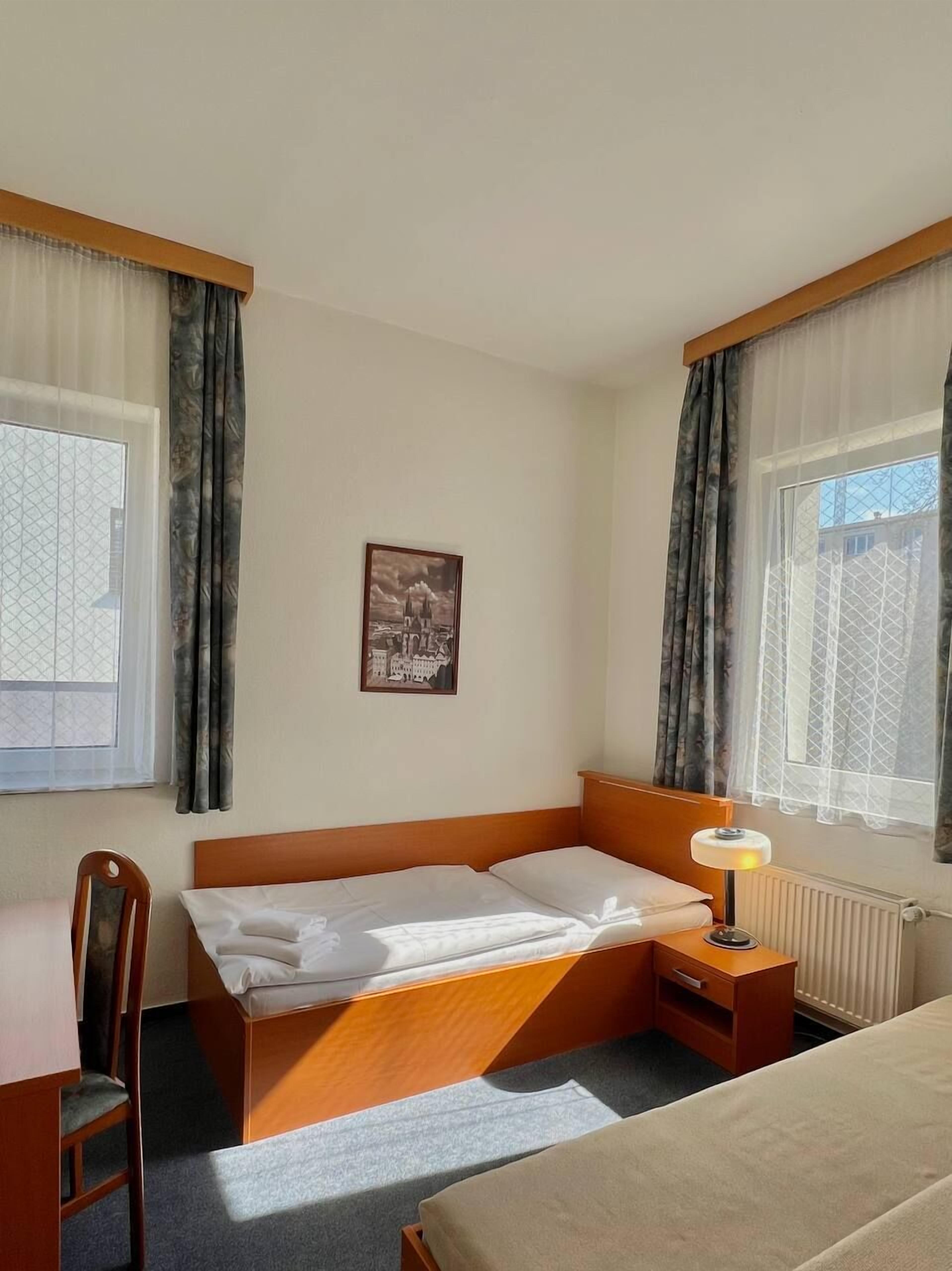 Caja de seguridad en la habitación, escritorio y wifi gratis 