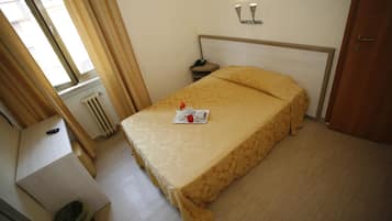 Room | Down comforters, in-room safe, desk, free WiFi