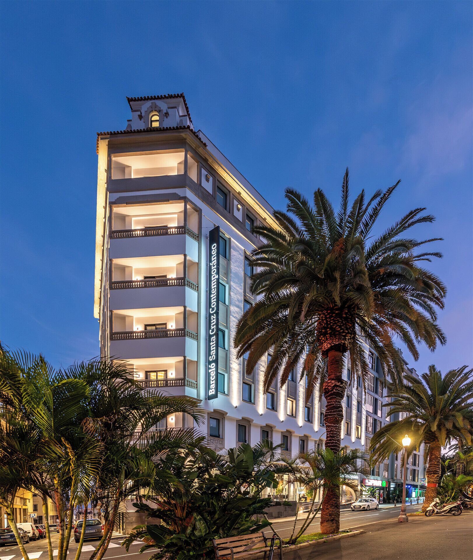 Voorkant accommodatie - avond/nacht