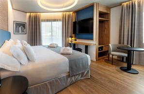 Superior-Zimmer, Balkon | Minibar, Zimmersafe, schallisolierte Zimmer, Bügeleisen/Bügelbrett