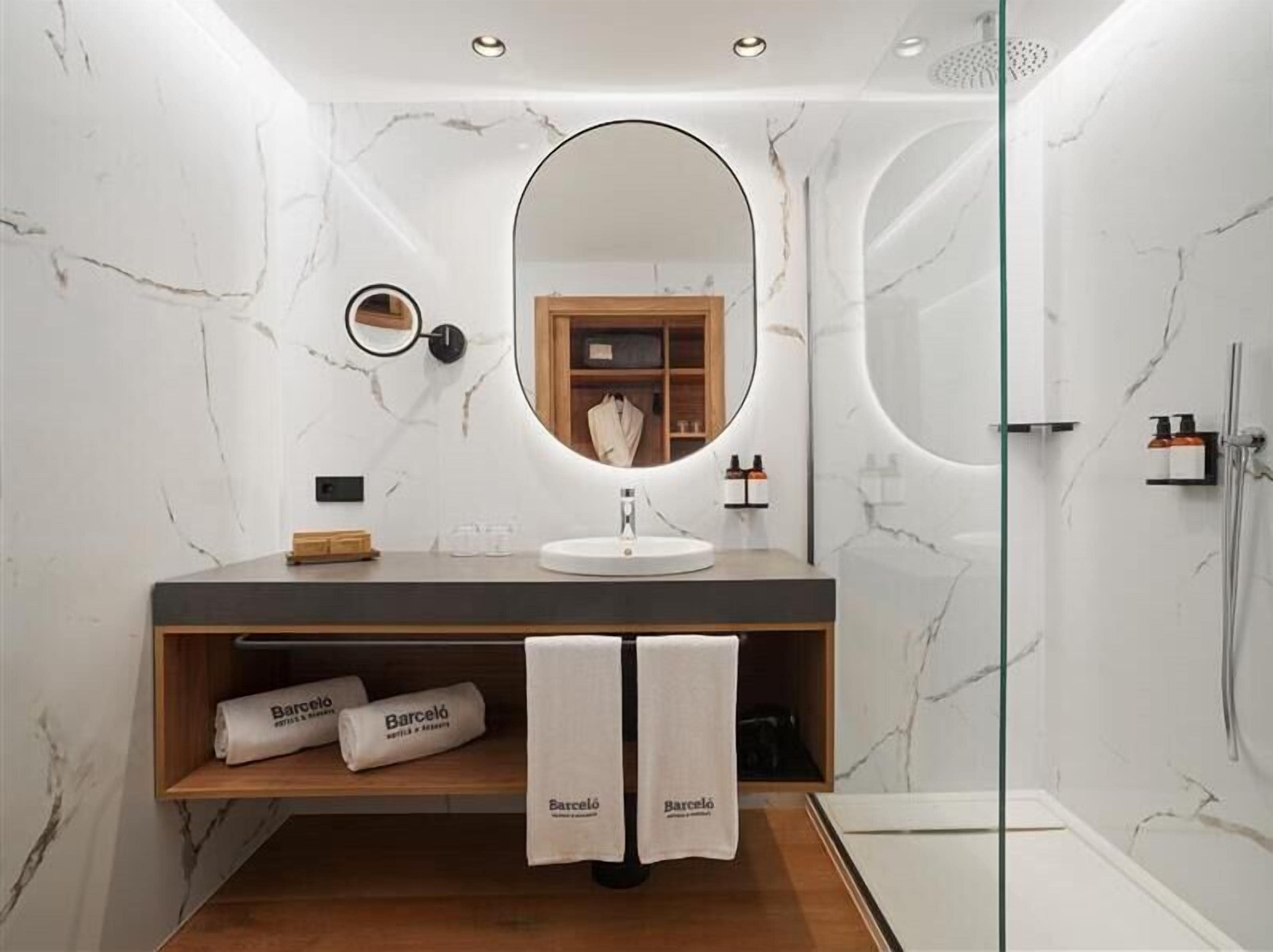 Photo - Barceló Santa Cruz Contemporáneo