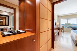 Minibar, két bảo mật tại phòng, phòng cách âm