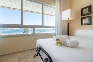 Minibar, caja fuerte, sistema de insonorización y wifi gratis