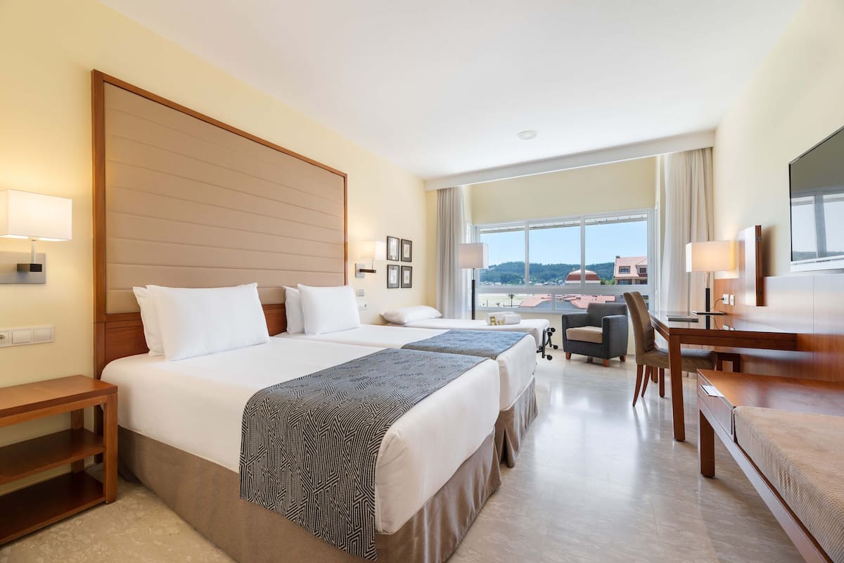 Minibar, in-room safe, soundproofing, free WiFi