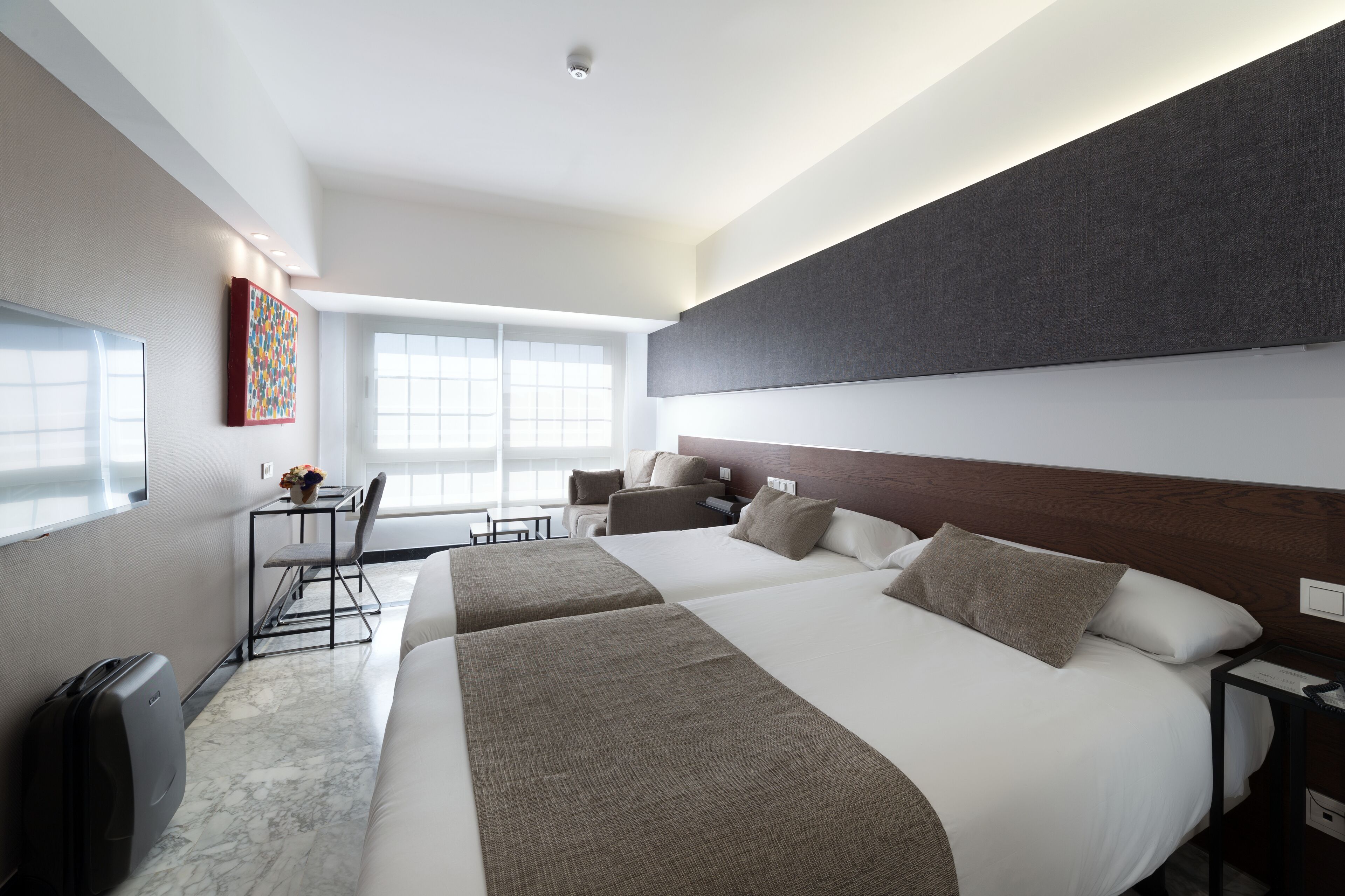 superior twin room, city view | minibar, in-room safe, desk, free wifi