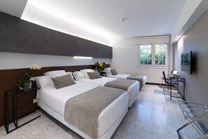 Standard Triple Room | Minibar, in-room safe, desk, free WiFi