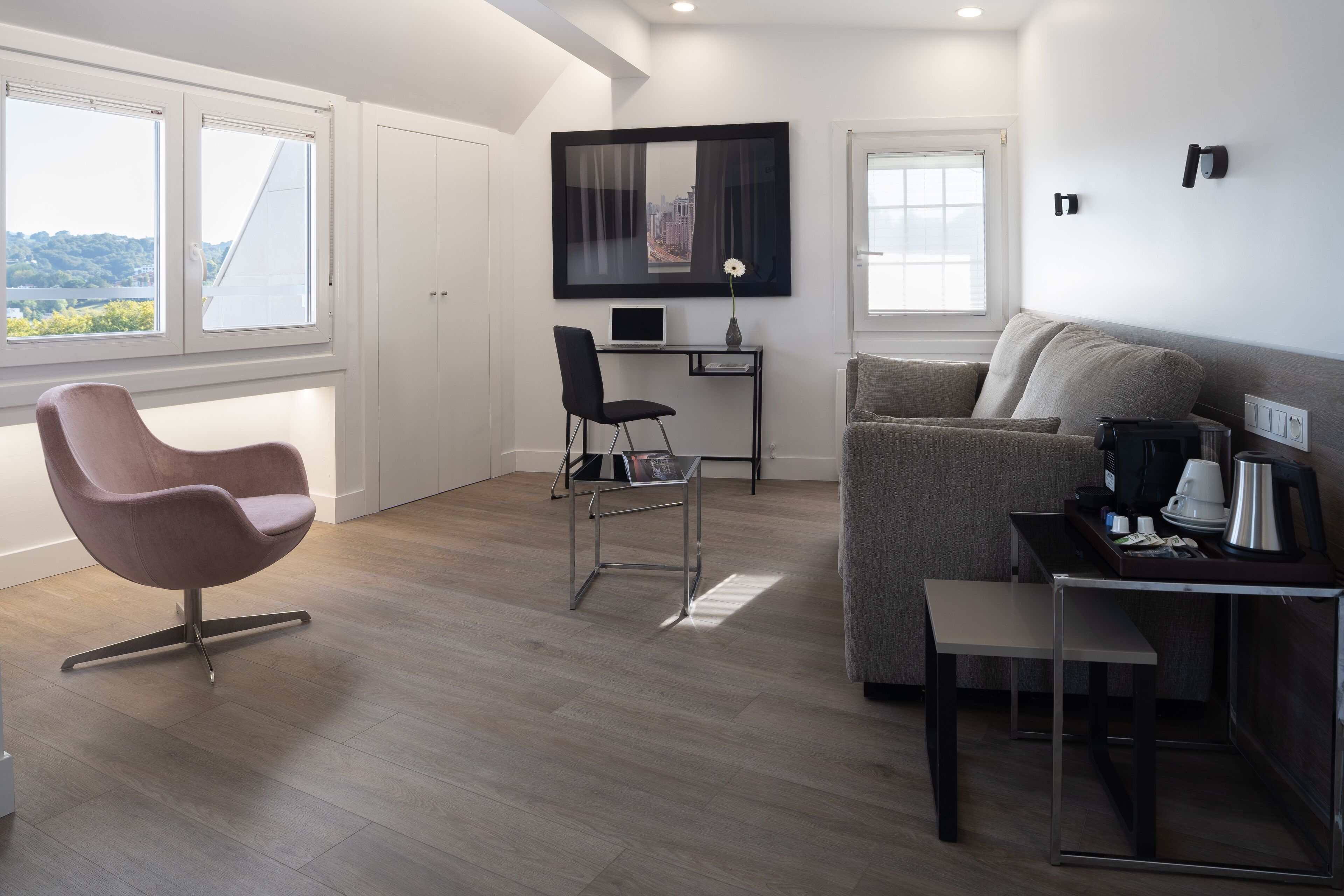 premium quadruple room | minibar, in-room safe, desk, free wifi