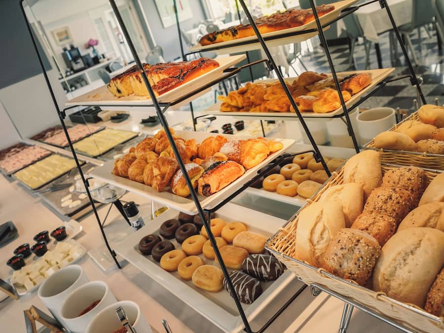 Frokostbuffé hver dag (EUR 12.00 per person)