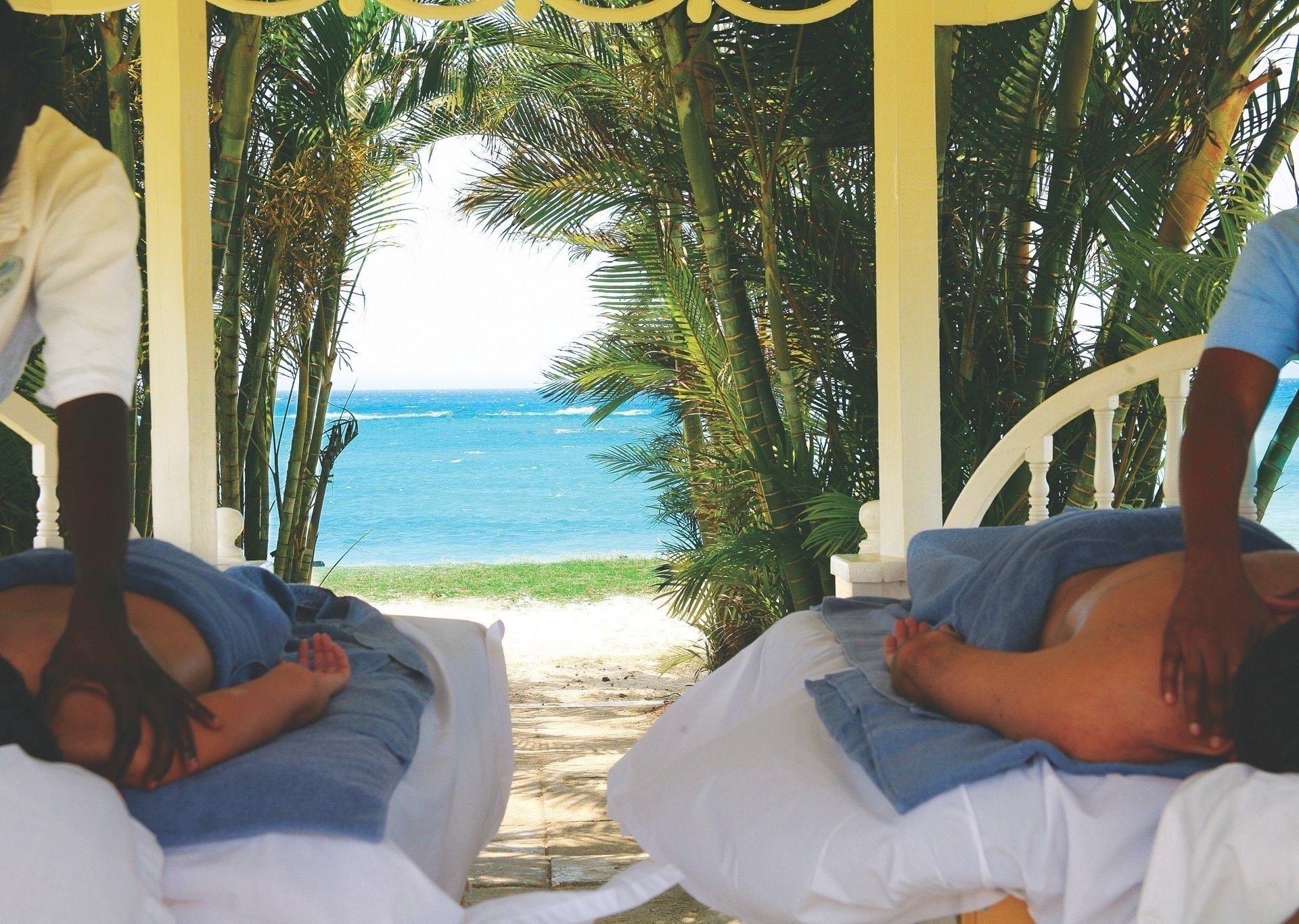 Sauna, body treatments, hydrotherapy, massages on the beach, body wraps
