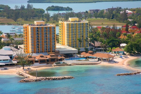 3 outdoor pools