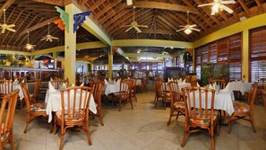 4 restaurants, breakfast served
