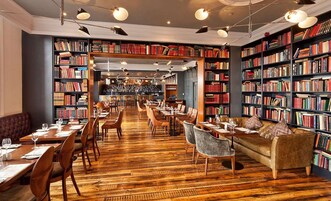 供应早餐、午餐和晚餐