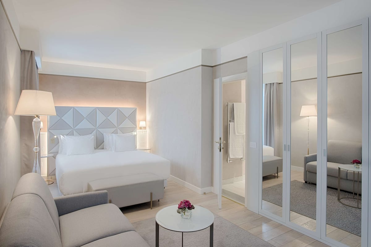 superior room | minibar, in-room safe, desk, soundproofing