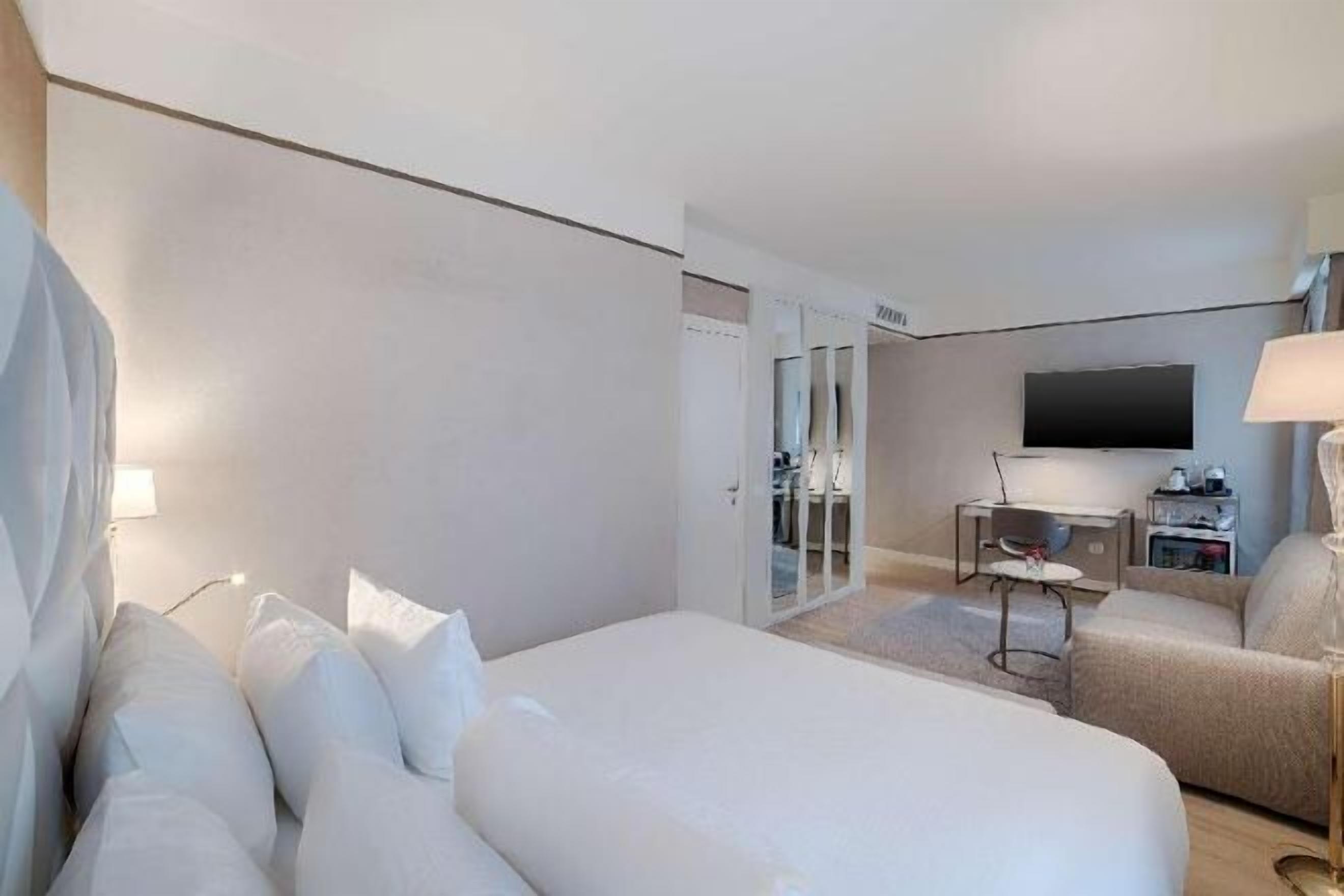 Minibar, in-room safe, desk, soundproofing