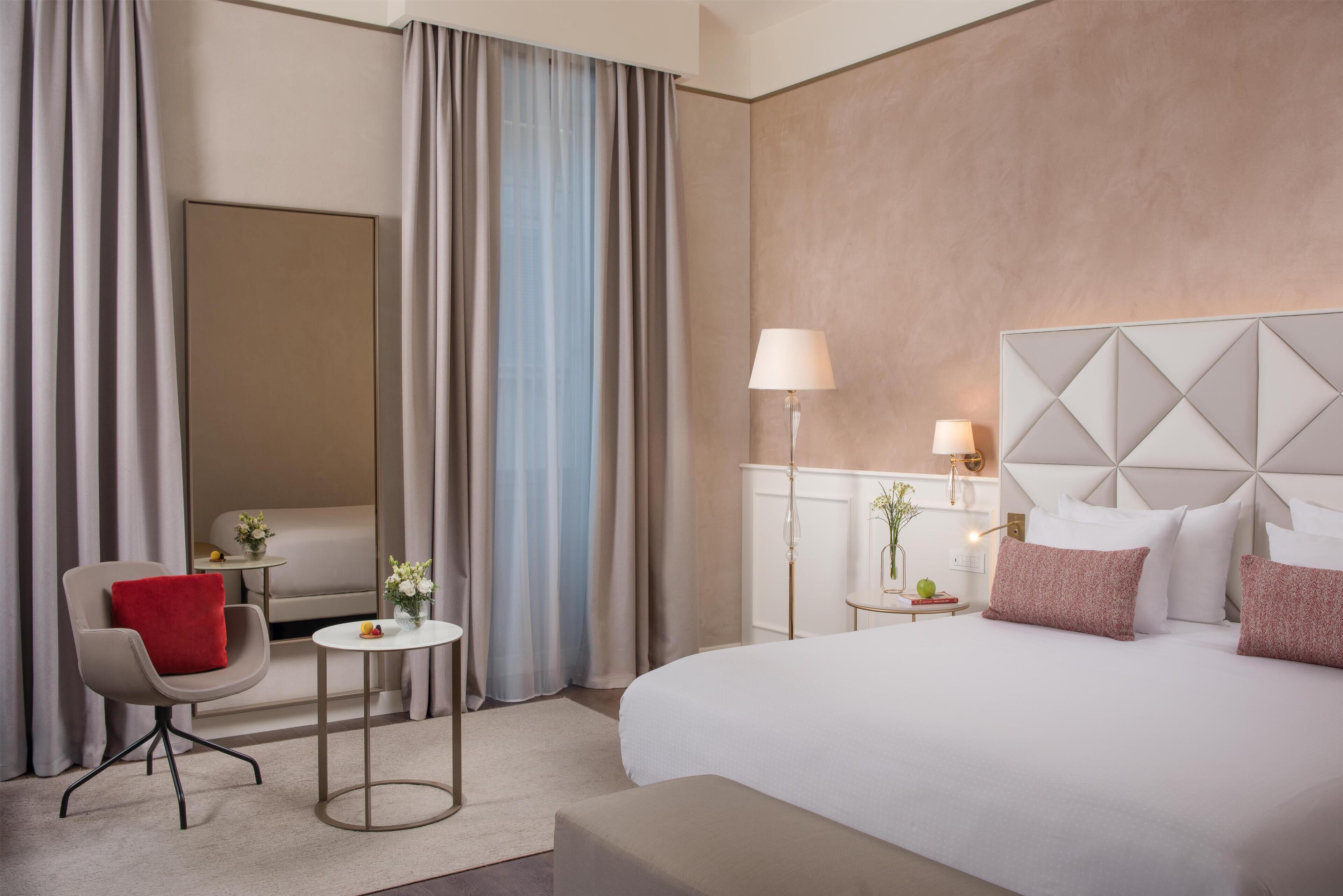 Premium Room | Minibar, in-room safe, desk, soundproofing