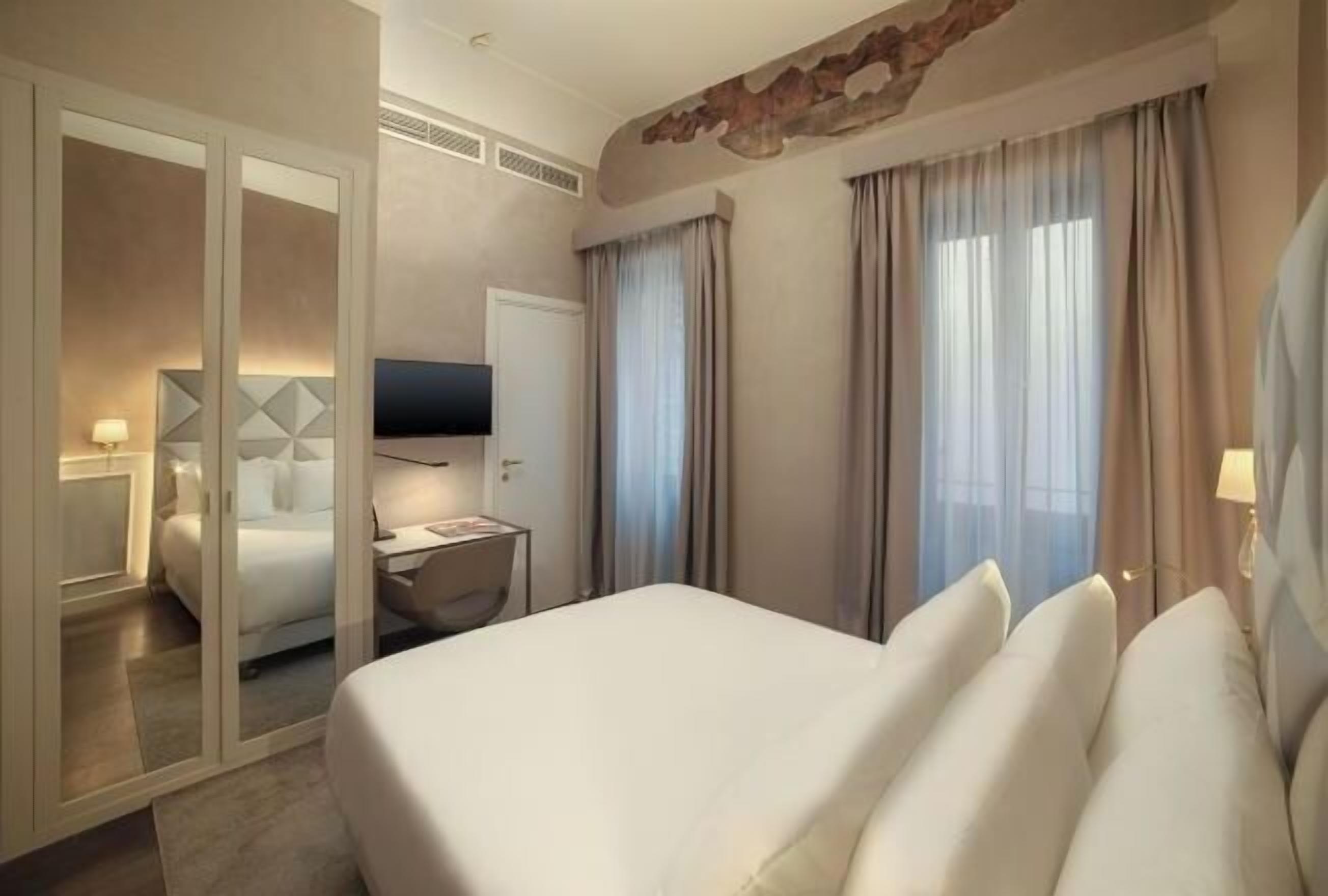 Minibar, in-room safe, desk, soundproofing