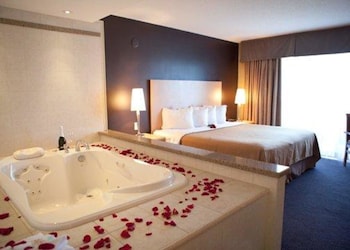 King Room, Hot Tub, 1 King Bed | Desk, iron/ironing board, bed sheets, alarm clocks at Quality Hotel Fallsview Cascade