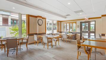 Gratis kontinental frukost varje dag