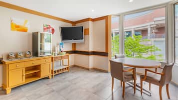 Free daily continental breakfast