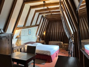 Chambre Double Romantique | Literie de qualité supérieure, rideaux occultants, chambres insonorisées