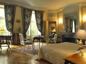 Executive-Suite | 1 Schlafzimmer, hochwertige Bettwaren, Verdunkelungsvorhänge