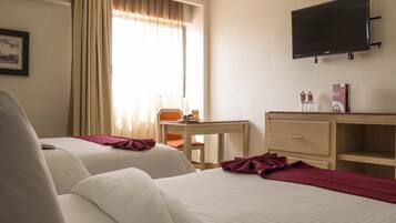 Caja fuerte, escritorio, cortinas opacas y sistema de insonorización