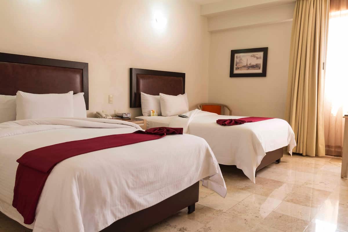 Tallelokero huoneessa, työpöytä, pimennysverhot, äänieristys