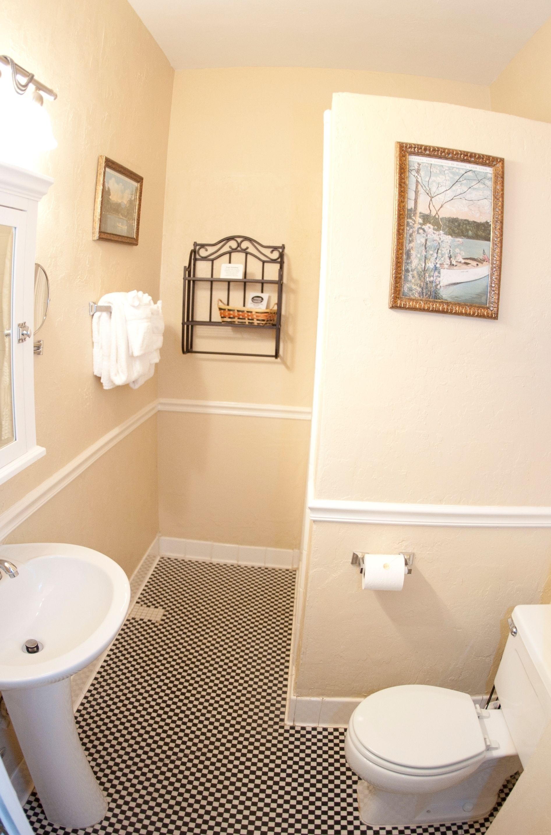 romantic suite, jetted tub | bathroom | free toiletries, hair dryer, towels