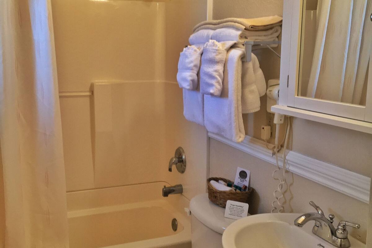 signature room, 2 queen beds, annex building (located beside the historic inn) | bathroom | free toiletries, hair dryer, towels
