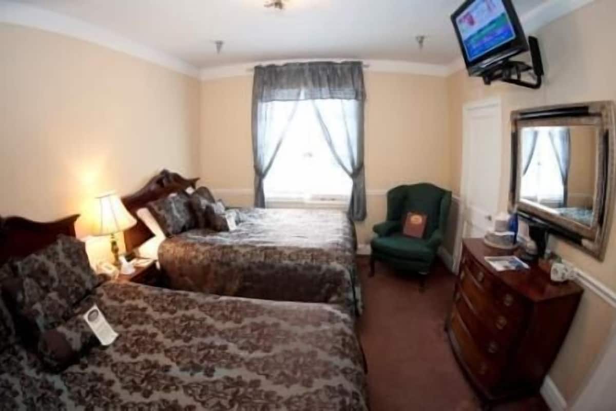 standard room, 2 queen beds | desk, iron/ironing board, free wifi, bed sheets