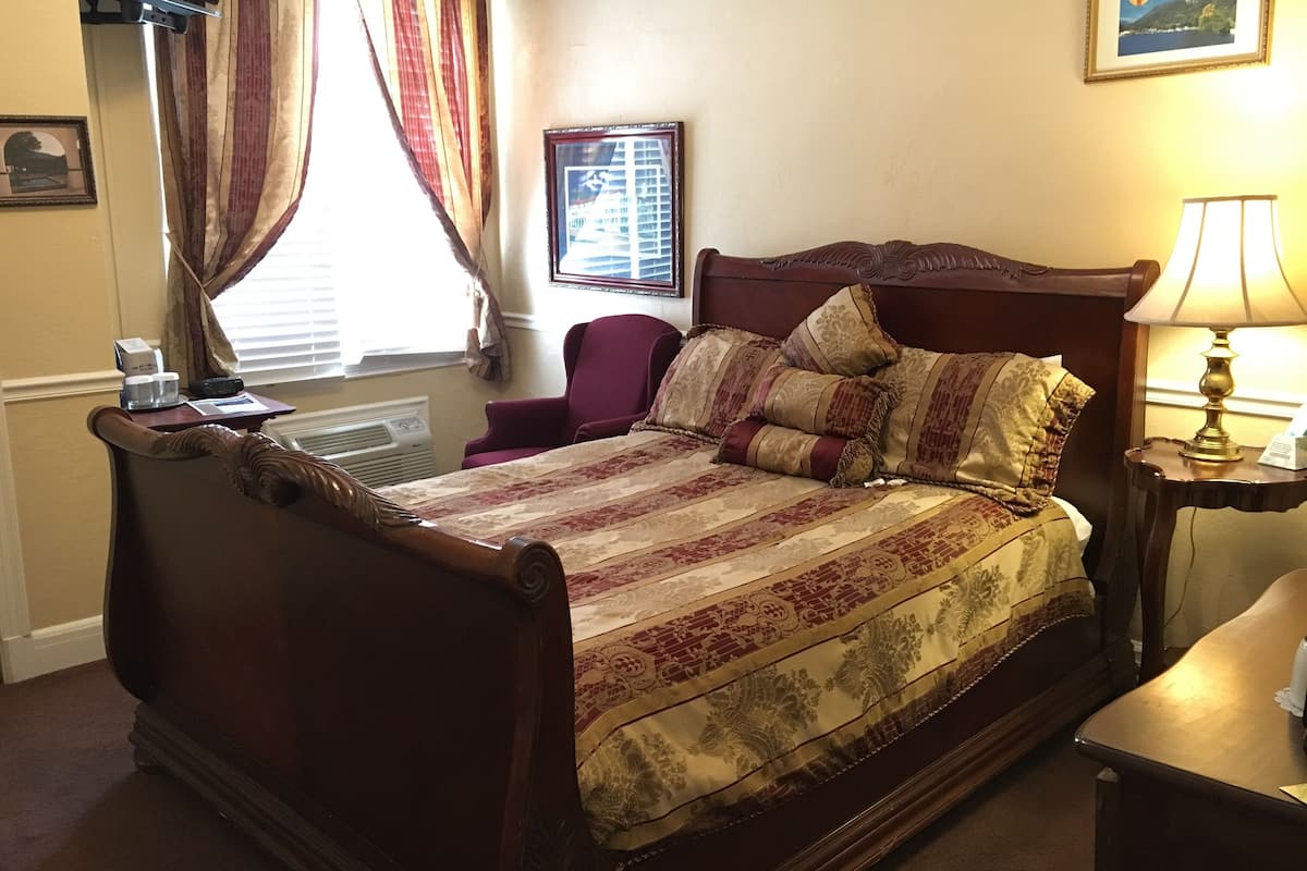 standard room, 1 queen bed | desk, iron/ironing board, free wifi, bed sheets