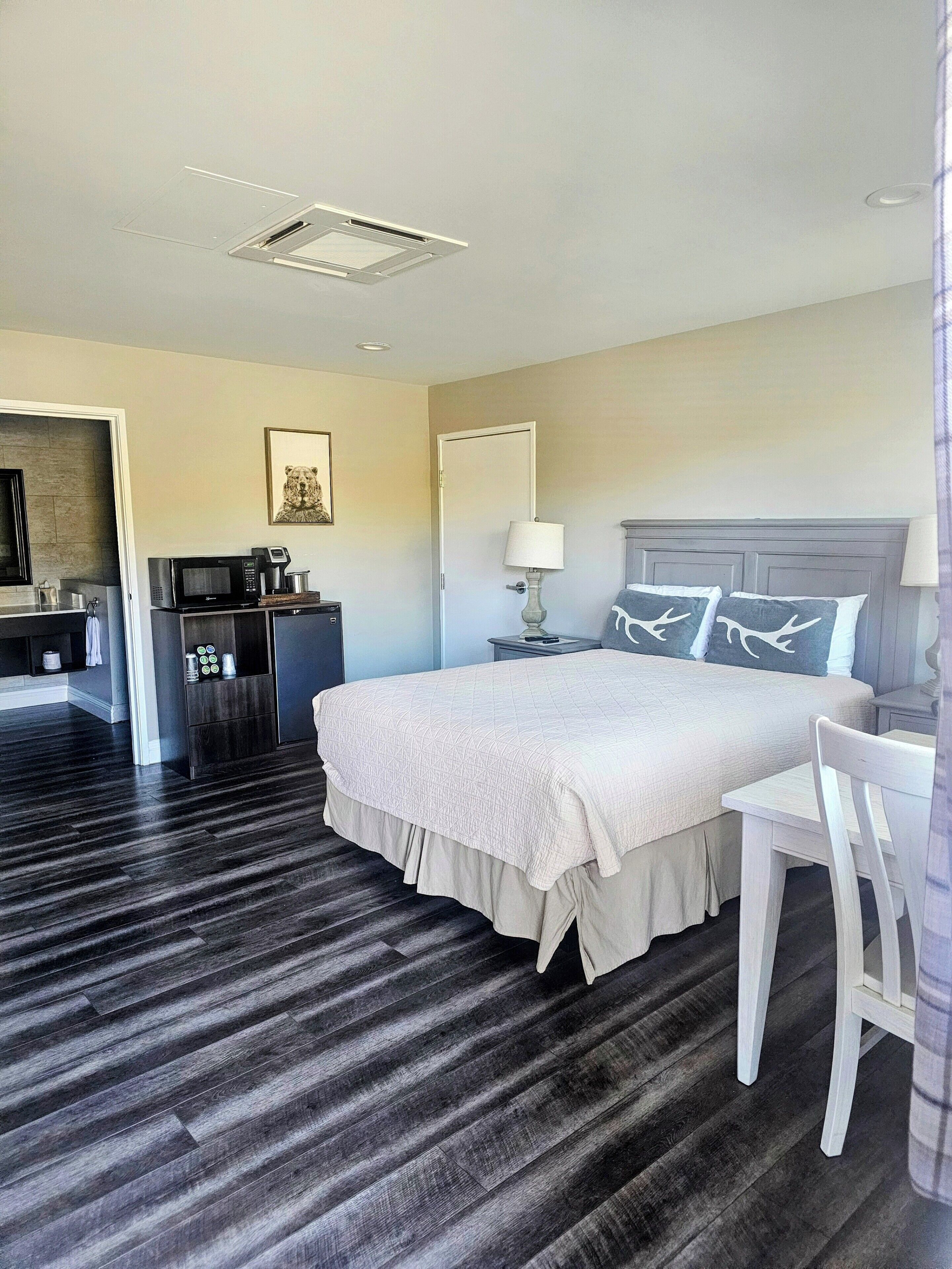 deluxe single room | in-room safe, iron/ironing board, free wifi, bed sheets